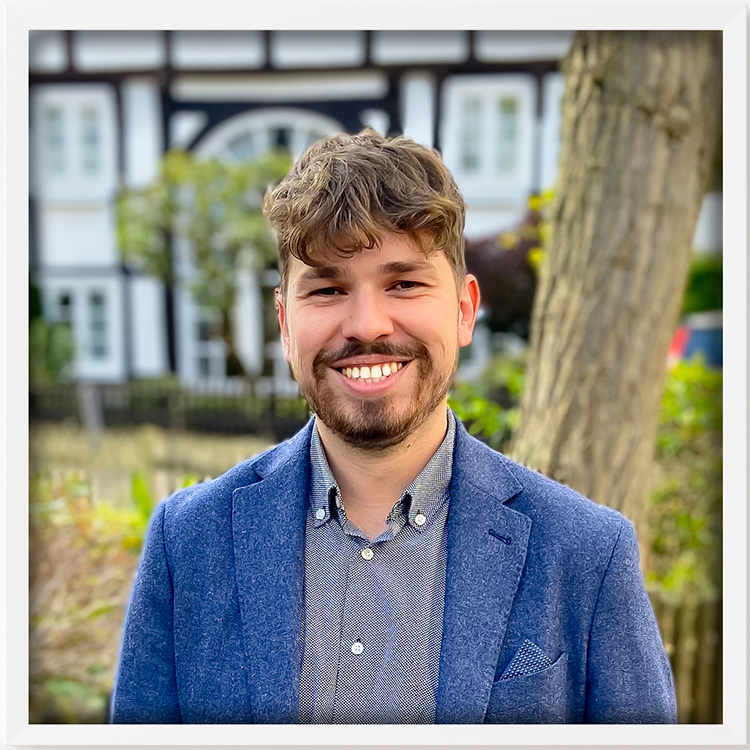 Niels Feldberg ist Datenschutz Consultant und berät Sie beim Hinweisgebersystem.